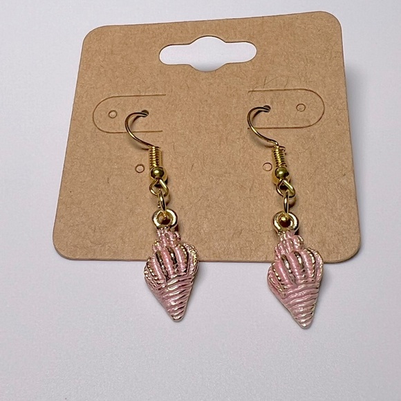 Conch Seashell Dangling Earrings - Picture 1 of 2